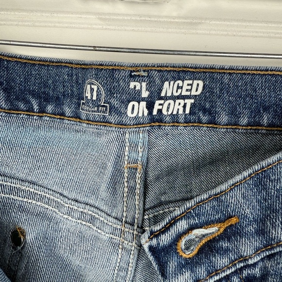 Wrangler men’s Advanced Comfort medium wash denim jeans, size 35X32 - Picture 8 of 8